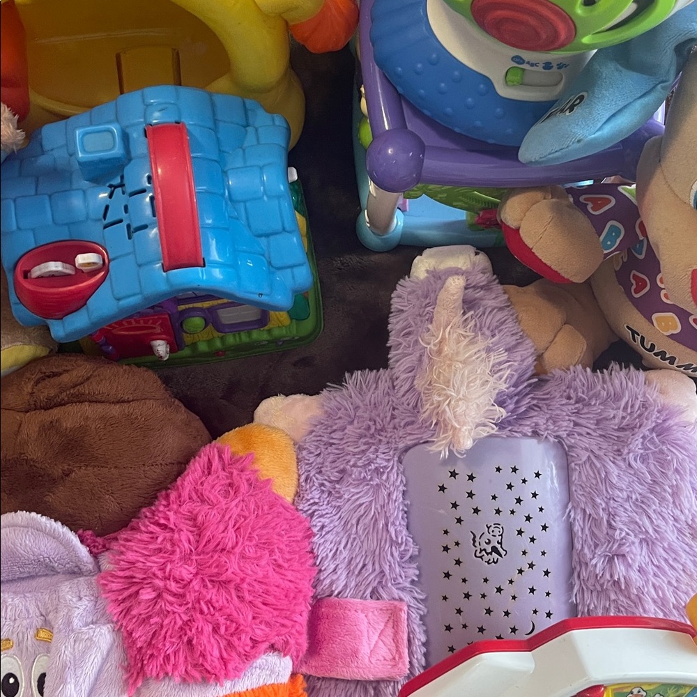 HUGE TOY Lot for kids
Good pre owned condition